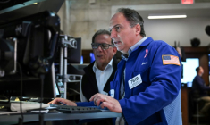 Des opérateurs à la Bourse de New York, le 15 juillet 2025 ( AFP / ANGELA WEISS )