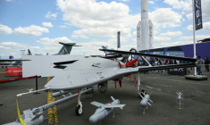 Drone de la coentreprise LBA Systems des groupes italien Leonardo et turc Baykar, au salon du Bourget, près de Paris, le 17 juin 2025 ( AFP / Bertrand GUAY )