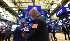 Un opérateur à la Bourse de New York le 23 juin 2025 ( AFP / TIMOTHY A. CLARY )